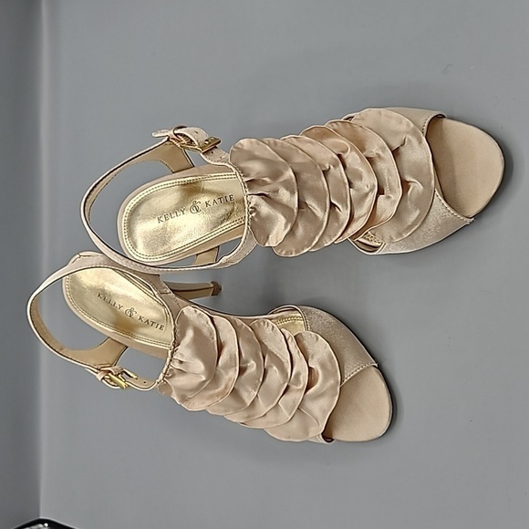 Kelly & Katie Champagne Heeled Dress Sandals Size: 9 - Picture 1 of 8